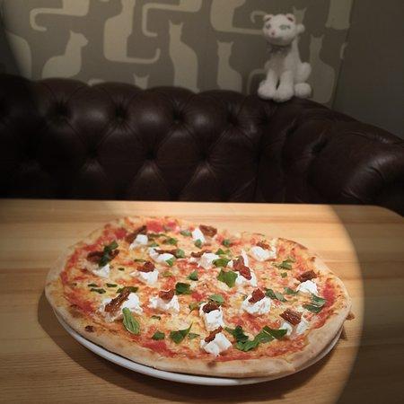 Baltoji Kate VINO e PIZZA ITALIANA